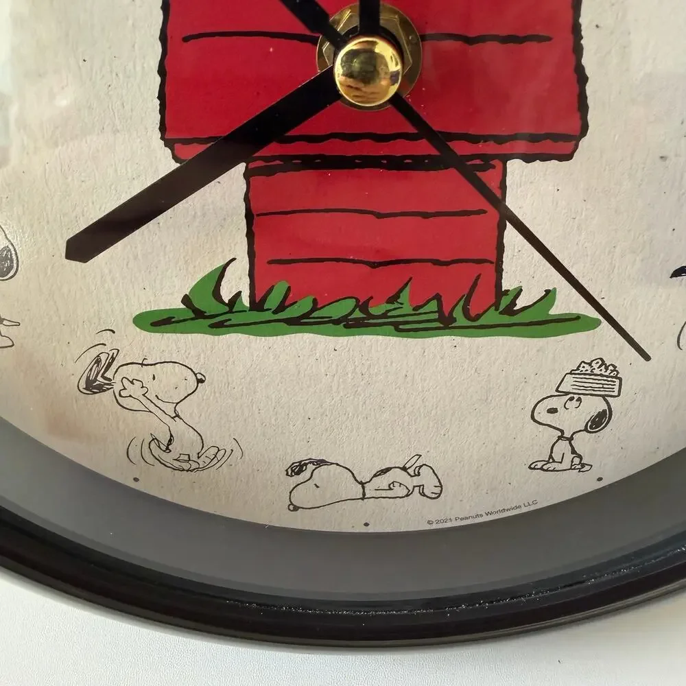 Peanuts Snoopy Woodstock Hourly 